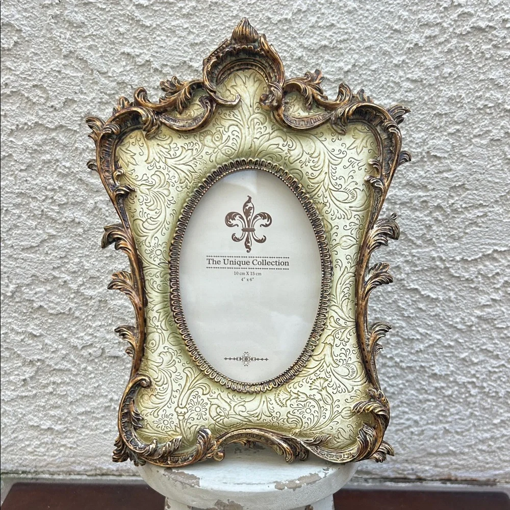 The Unique Collection Ornate Picture Frame Gold and Cream